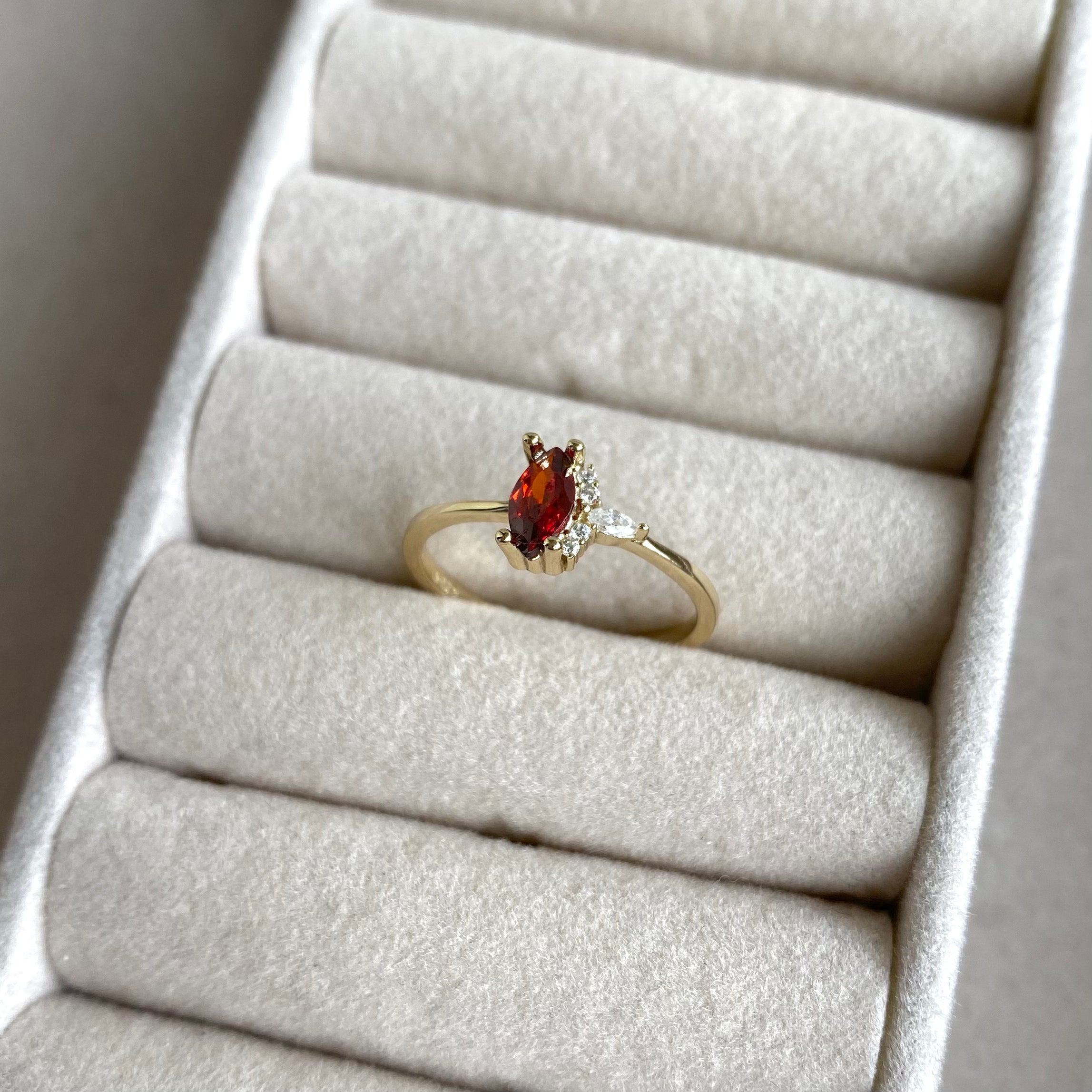 Simple & Delicate Ruby Diamond Ring – JR JewelRi